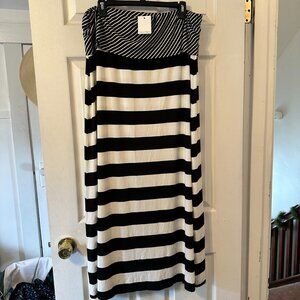 Black and White Striped Jersey Knit Calvin Klein Maxi Skirt. Size XL.  NWT.